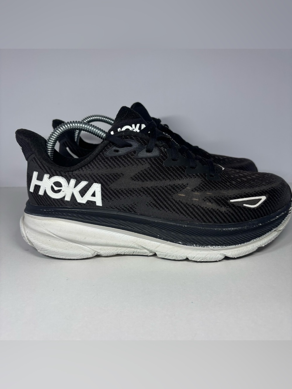 Hoka One One Women’s Clifton 9 Black/White Running Shoes Sneakers Size 8.5 B